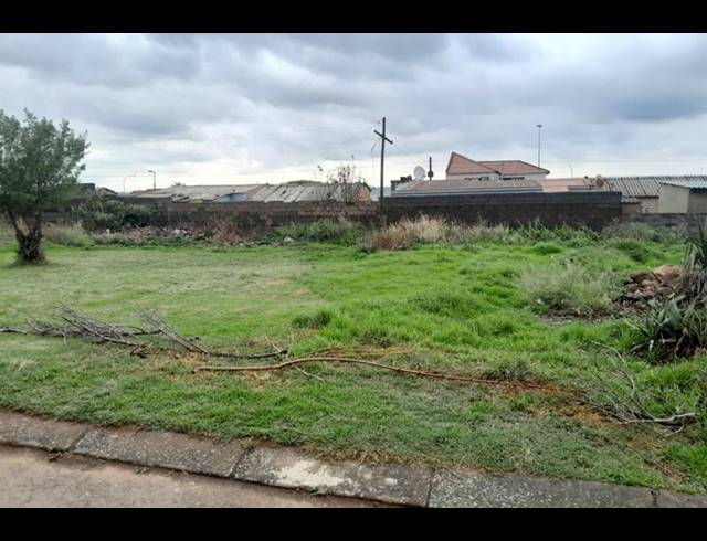 LAND FOR SALE IN NALEDI